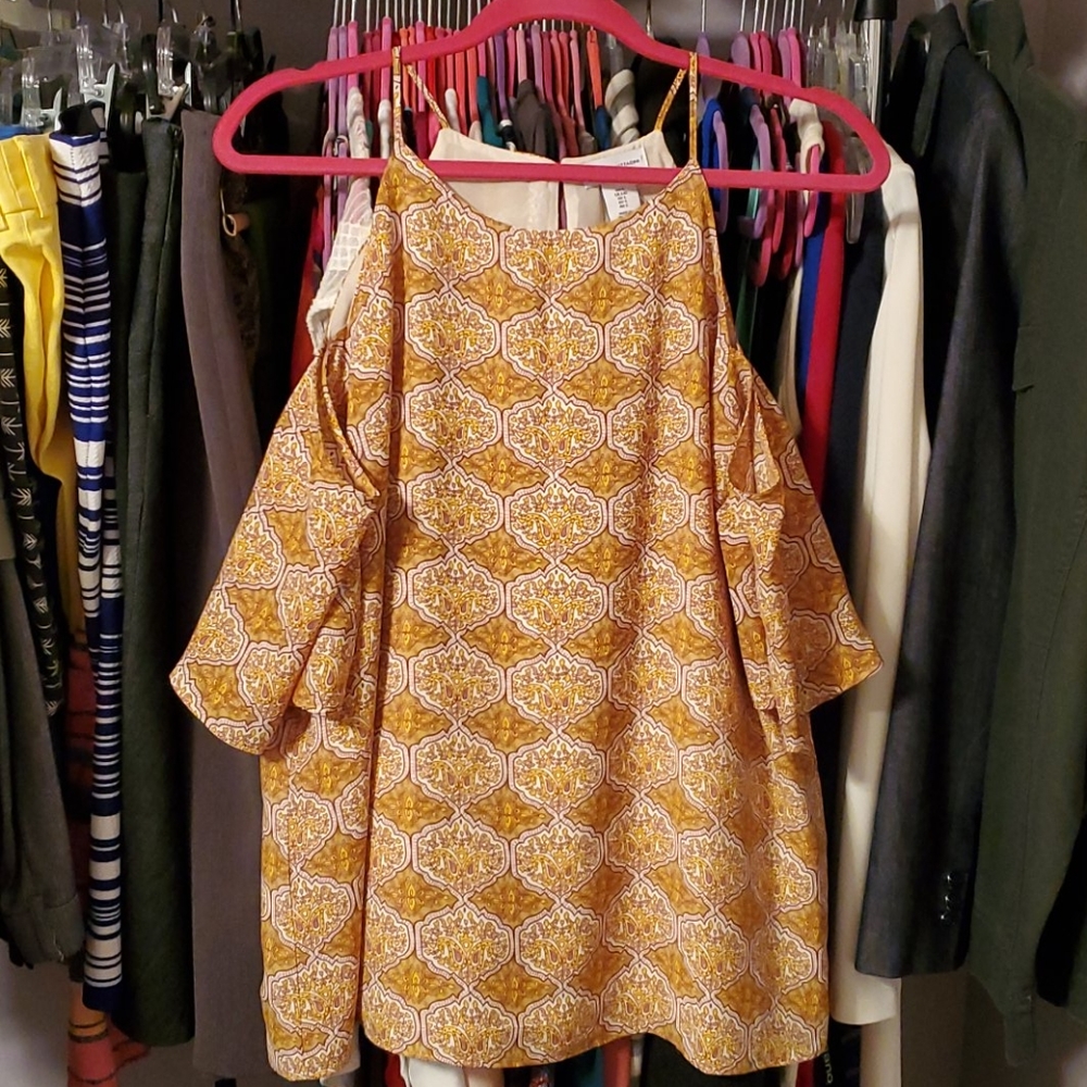 Adrienne Vittadini cold shoulder blouse - Picture 2 of 4